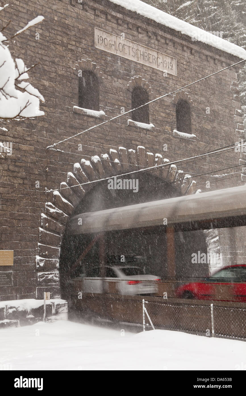 Autoload, Kandersteg, ÊTRE, hiver, canton, Berne, Oberland Bernois, neige, route, chemin de fer, train, chemin de fer, le trafic, les transports, l'ELAP Banque D'Images