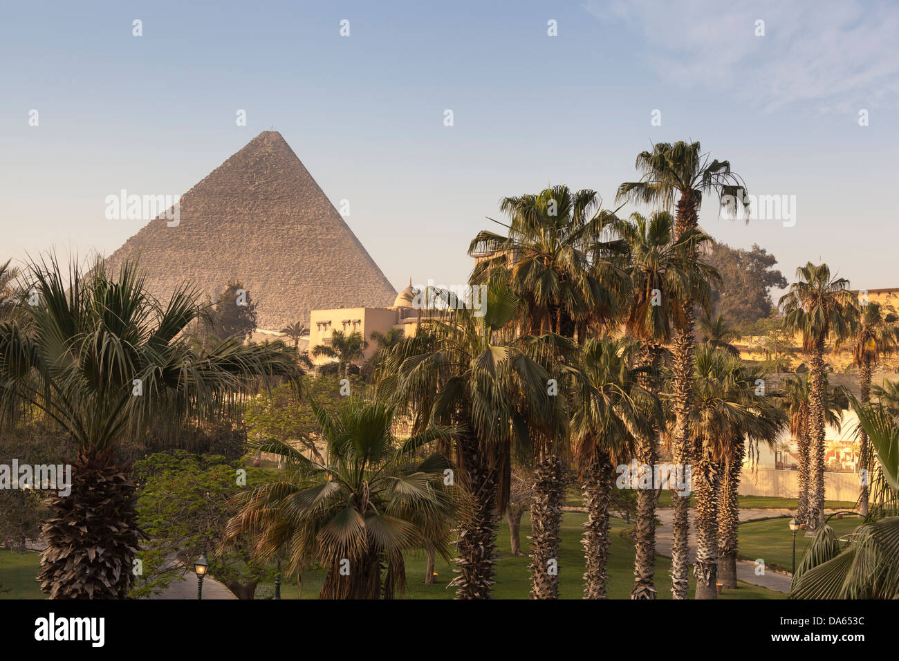 Grande pyramide de Gizeh, également connu sous le nom de pyramide de Chéops et la pyramide de Khéops, à Gizeh, Le Caire, Égypte, du Mena House Hotel Banque D'Images