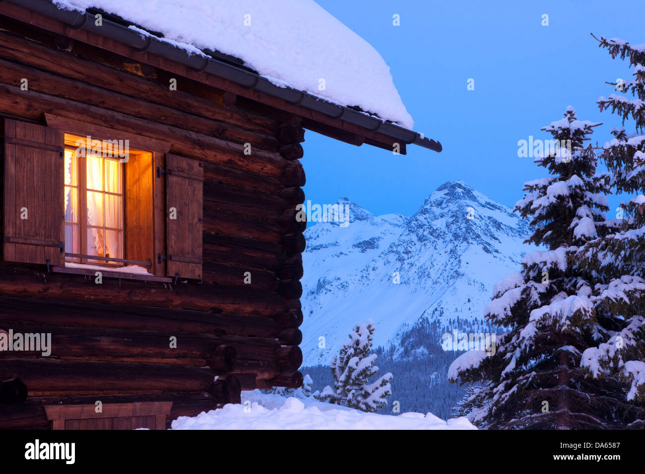 Chalet d'été, Innerarosa, montagne, montagnes, restauration, restaurant, hôtel, hutte, maison de montagne, chalet de montagne, nuit, sombre, wint Banque D'Images