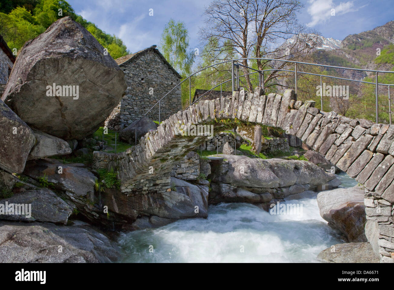 Calneggiatal, Val Calneggia, Puntid, canton, TI, Tessin, Suisse du Sud, rivière, ruisseau, débit, plan d'eau, de l'eau, pont, Banque D'Images