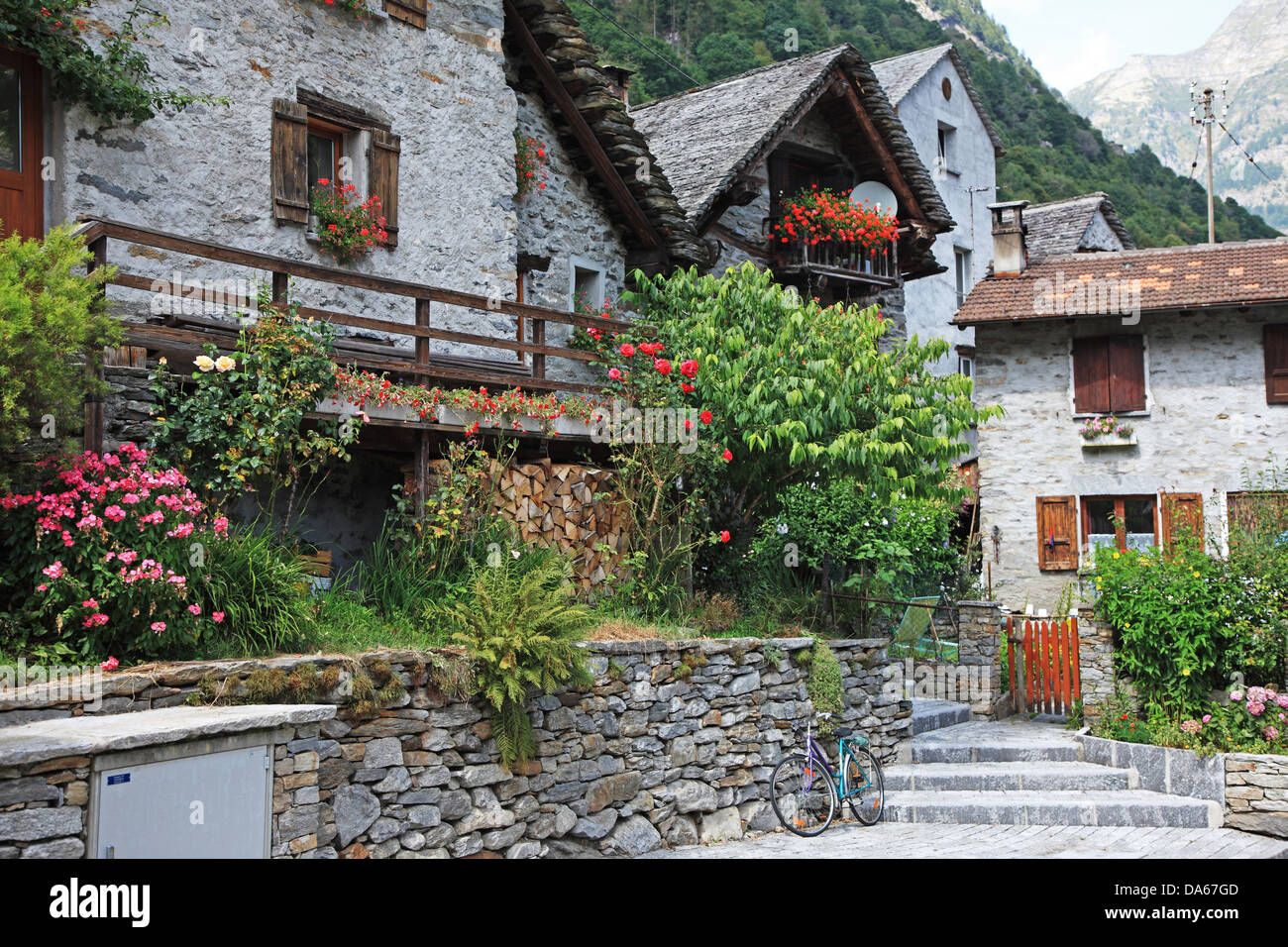 La Suisse, l'Europe, Canton du Tessin, de la vallée de Verzasca, Sonogno, Voyage, géographie, Village, Pierre, maison, Swiss, tranquille, pittoresque Banque D'Images