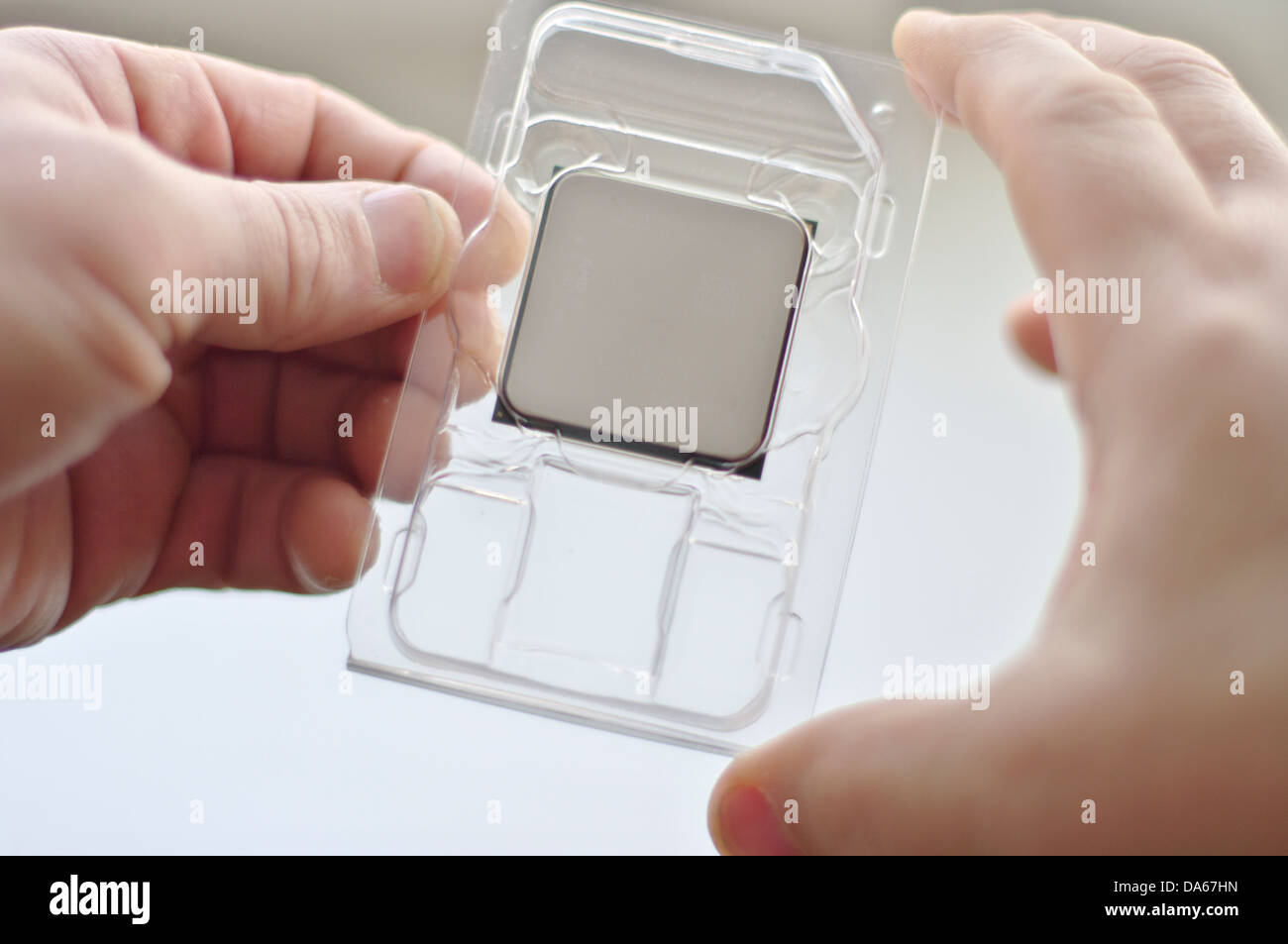 Male hands holding dual core CPU, Central processing unit, microporcessor Banque D'Images