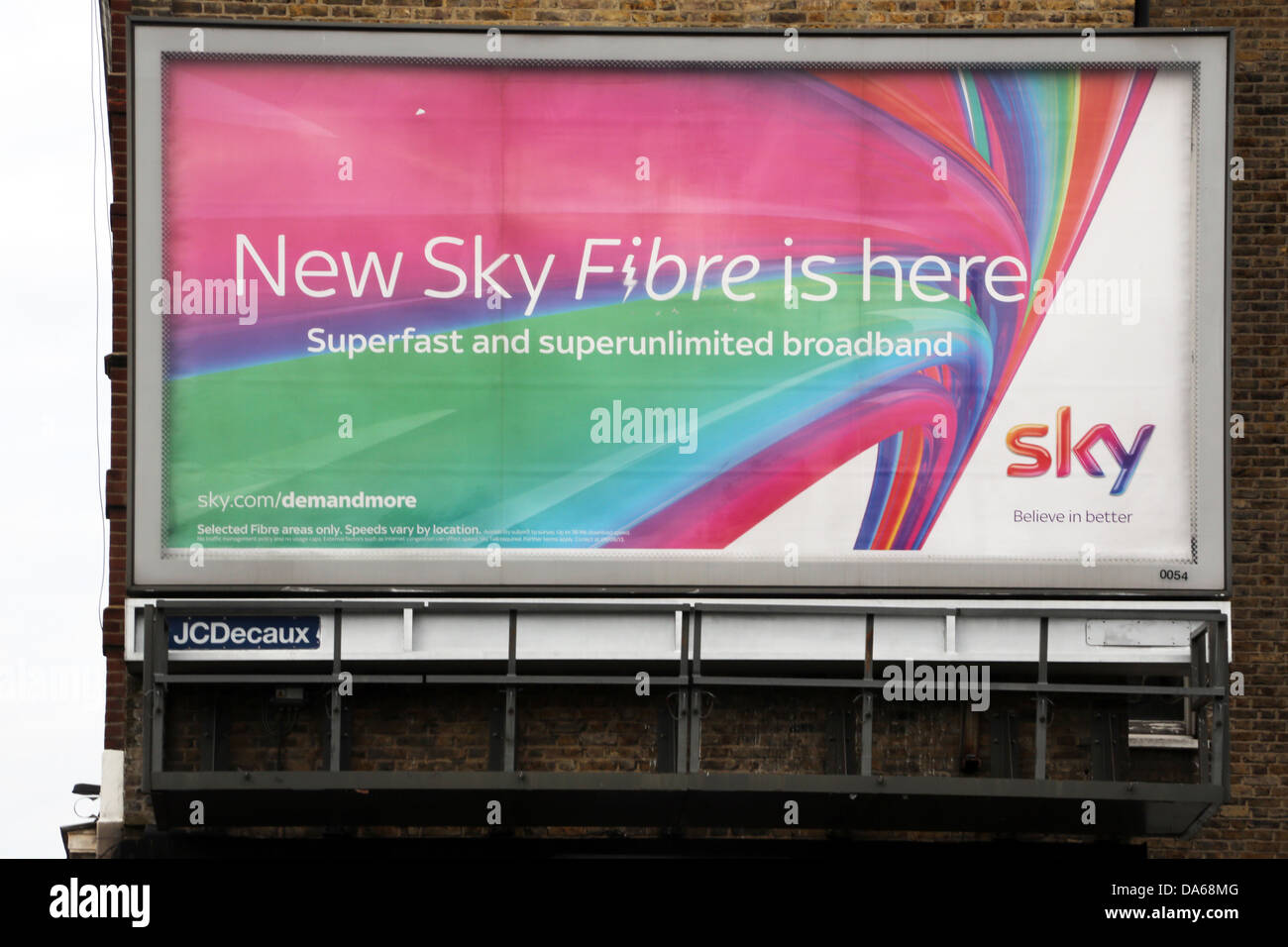 Londres Angleterre Panneaux publicitaires Sky Haut Débit Fibre Optique Banque D'Images