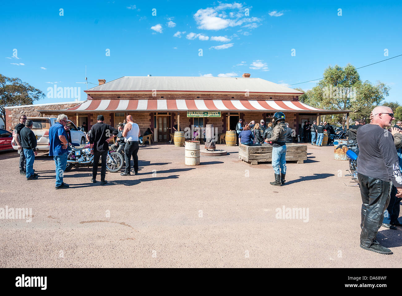 L'hôtel La Prairie, un monument pub dans l'outback Australie du Sud, juste à l'ouest de la chaîne des Flinders. Banque D'Images