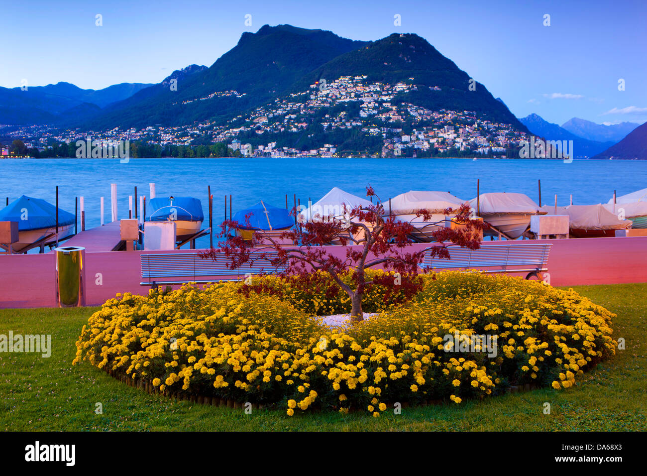 Paradiso, Suisse, Europe, canton du Tessin, lac, lago di Lugano, Lac de Lugano, crépuscule, bateaux, parc Banque D'Images
