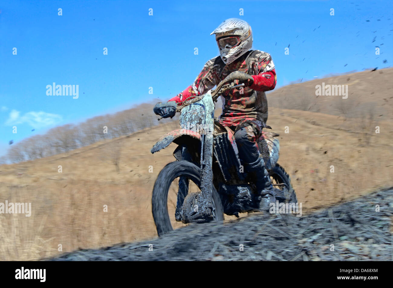 Dans une course de motocross bike concept représentant de la vitesse et de la puissance de l'homme sport extrême Banque D'Images