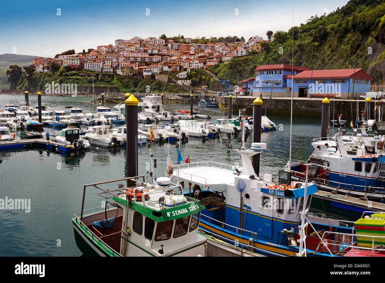 Bateaux de pêche port de pêche Lastres Principado de Asturias Espagne Banque D'Images