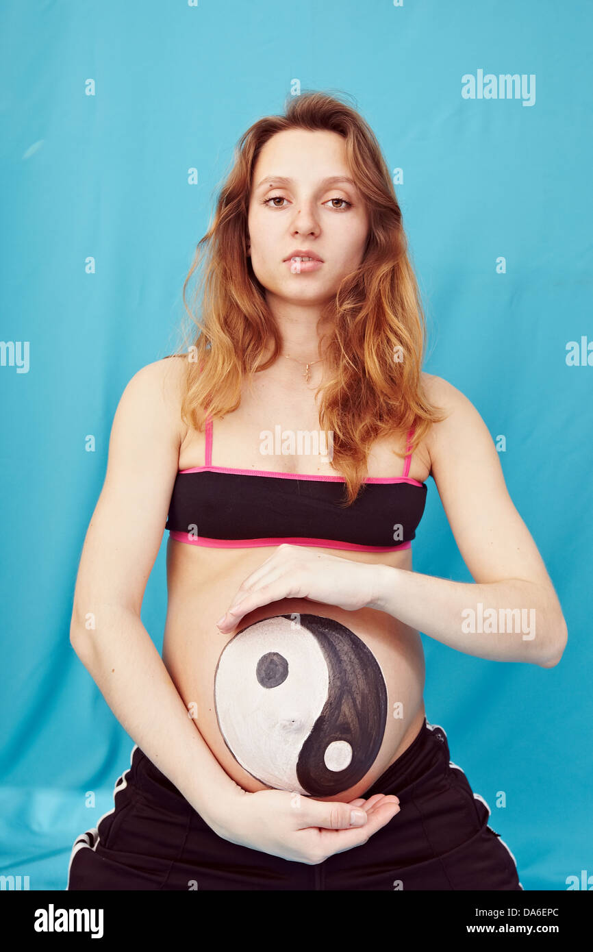 Fille enceinte avec une photo Banque D'Images
