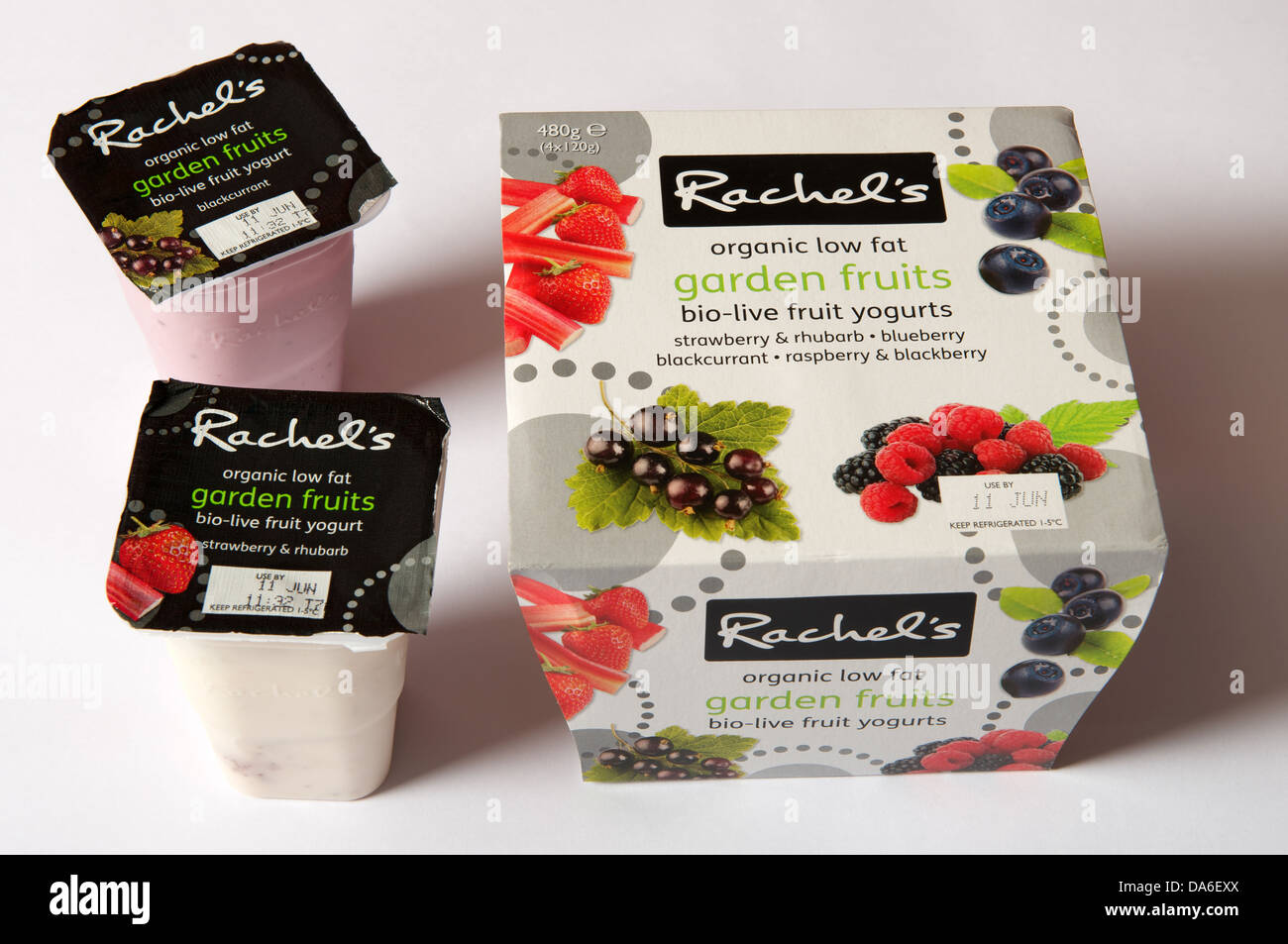 Faible en gras organiques Rachels yaourts fruits jardin Banque D'Images