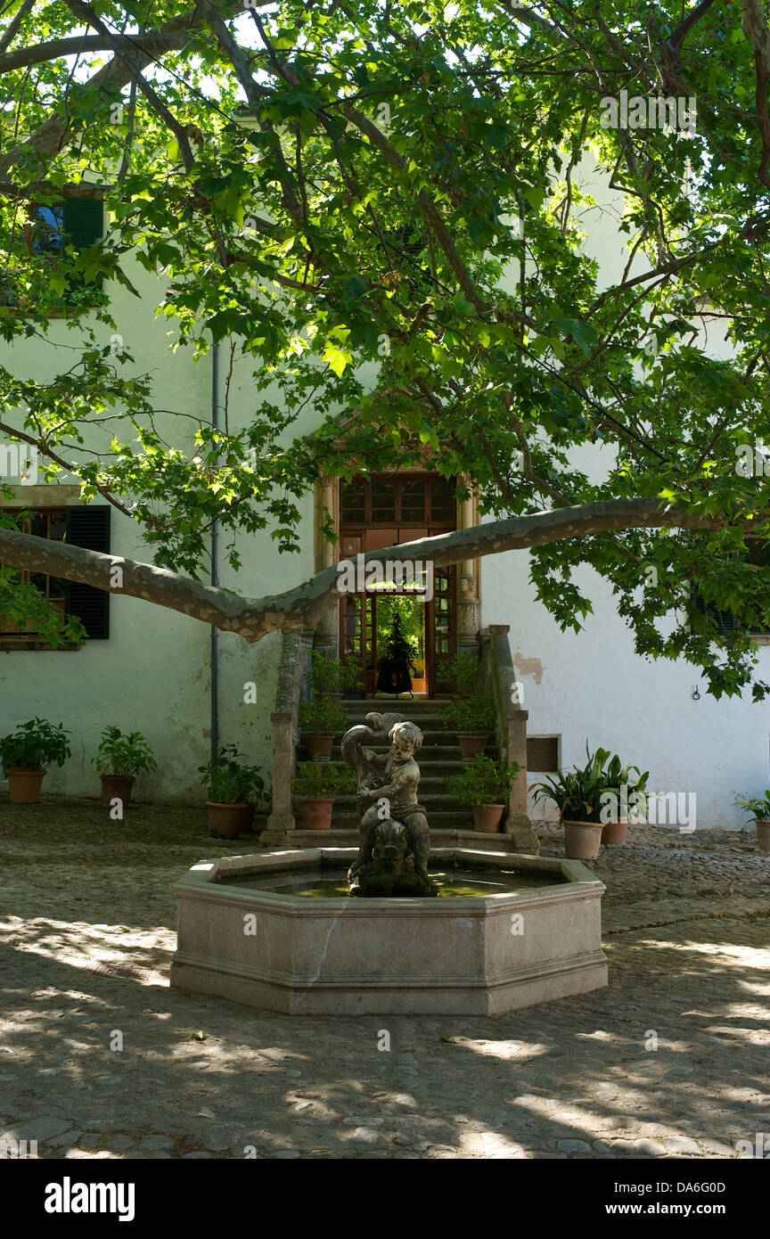 Cour intérieure avec une fontaine, jardins de Alfabia Banque D'Images
