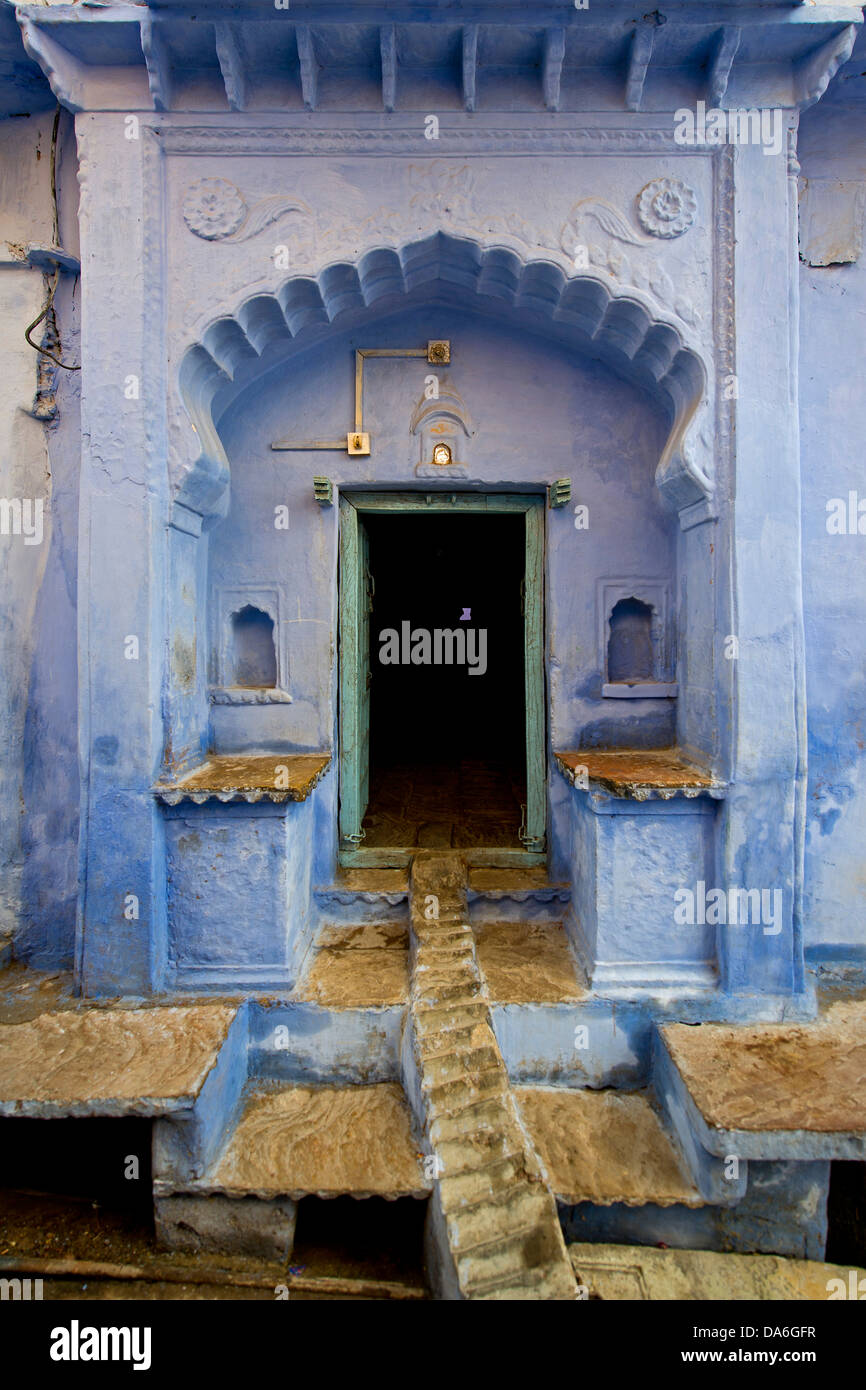 Peint bleu façade de maison, entrée privée Banque D'Images