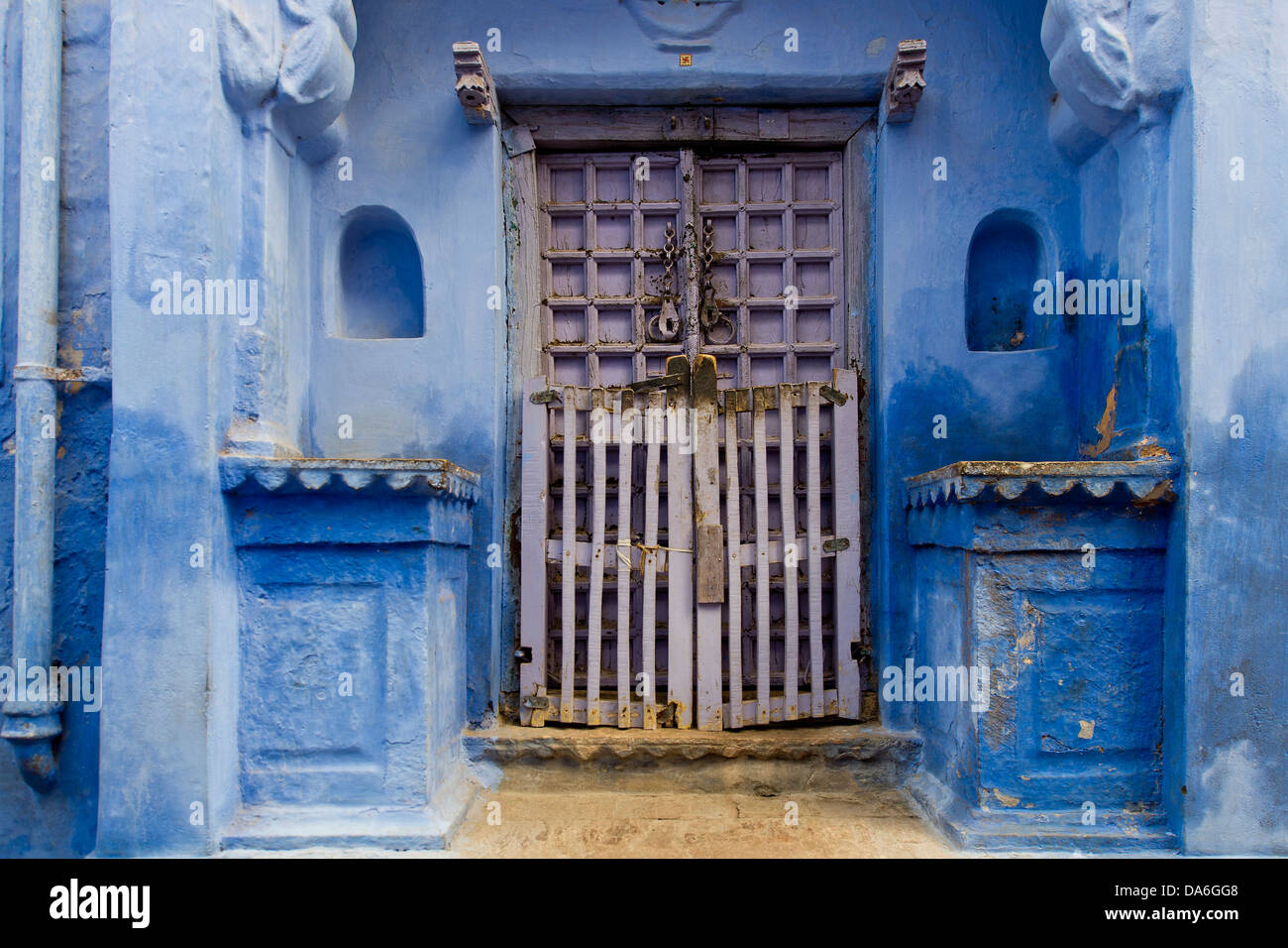 Peint bleu façade de maison, entrée privée Banque D'Images