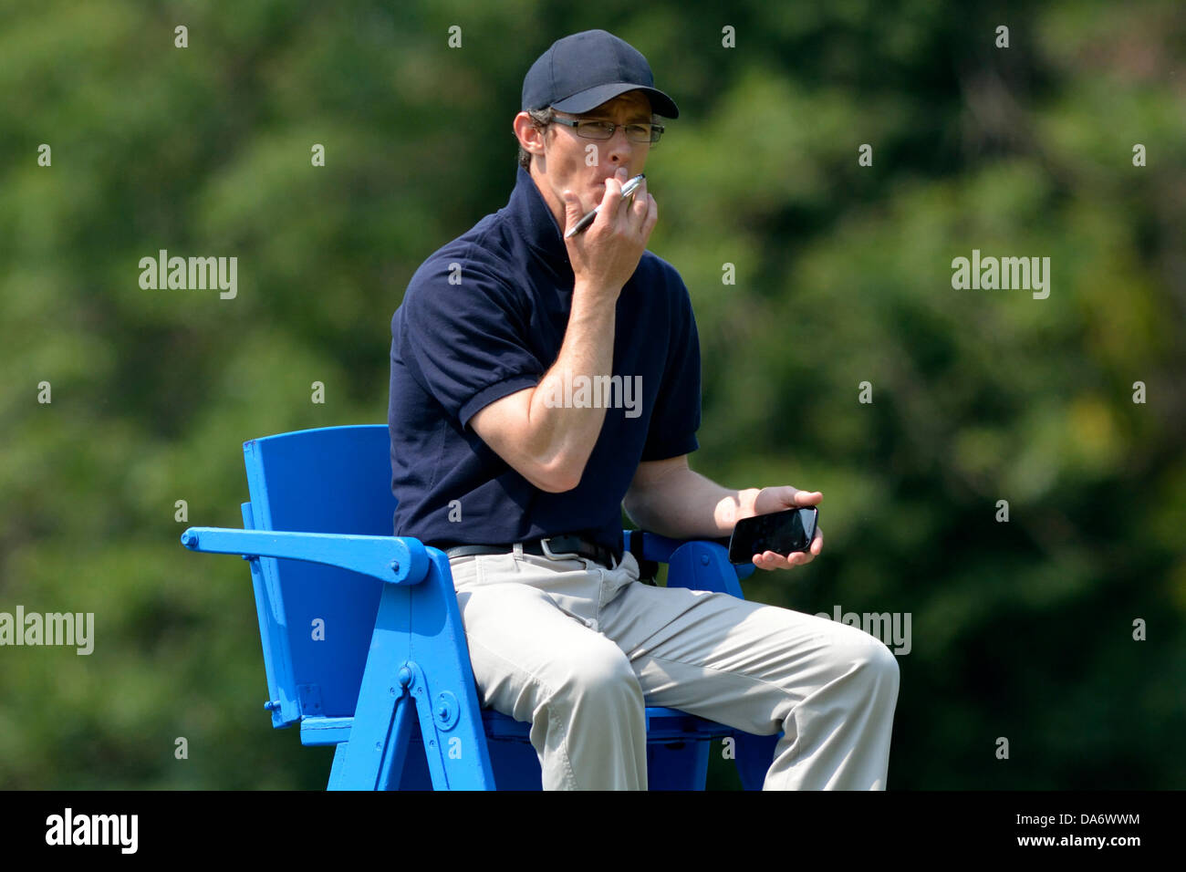 Manchester, UK. 05 juillet, 2013. Aegon Pro-Series GO Manchester, Royaume-Uni 05 Juillet 2013 Un juge-arbitre regarde jouer au cours de l'un des quarts de finales. Crédit : John Fryer/Alamy Live News Banque D'Images