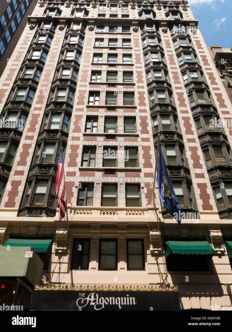 L'Algonquin Hotel est un lieu historique de luxe dans le quartier de Times Square, New York City, États-Unis Banque D'Images