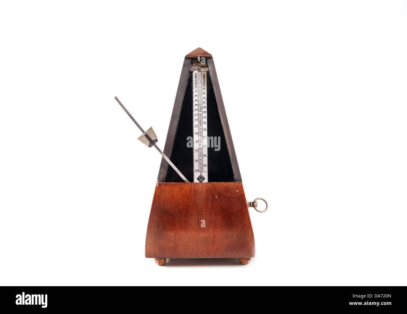 En bois Vintage musique metronome timer sur le fond blanc Banque D'Images