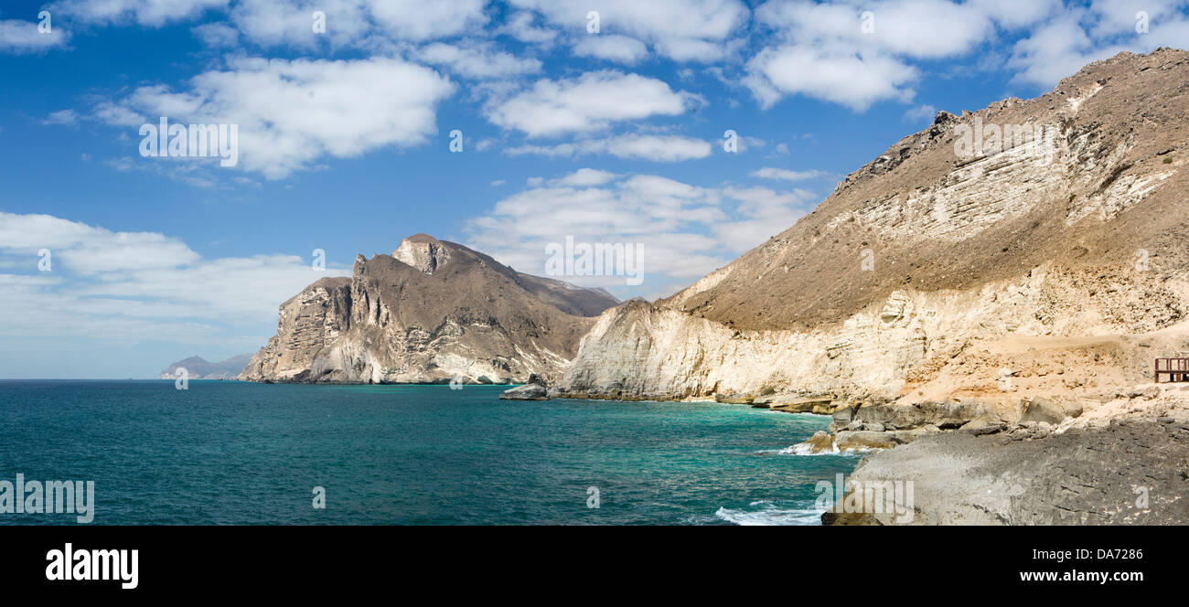 Oman, Mascate, plage Mughsail, littoral panoramique spectaculaire Banque D'Images