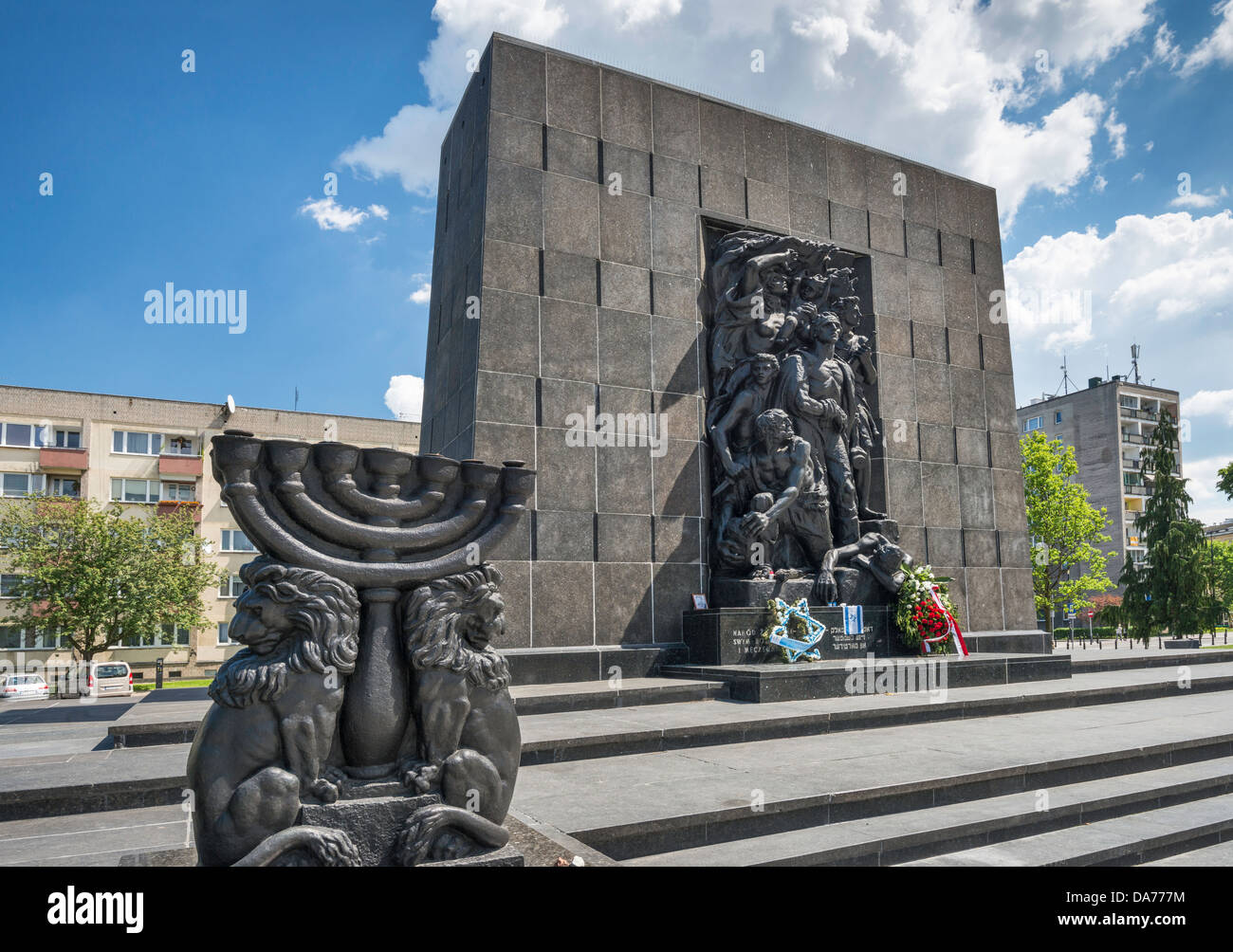 Monument des Héros du ghetto, en face de Musée de l'histoire des Juifs polonais, Varsovie, Pologne Banque D'Images