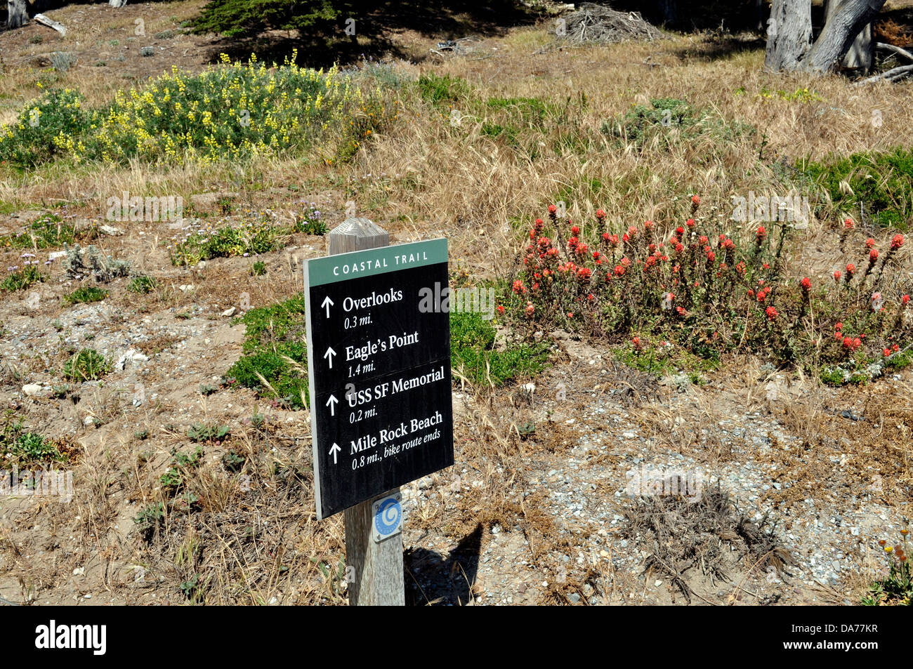 Sentier côtier, signe la fin des terres du parc national du Golden Gate, San Francisco, California, USA Banque D'Images