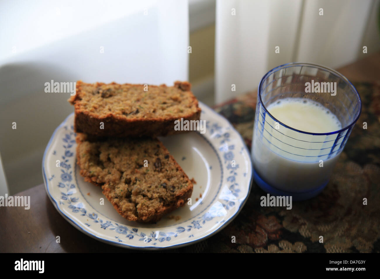 Sans gluten faits maison, pain aux courgettes Banque D'Images