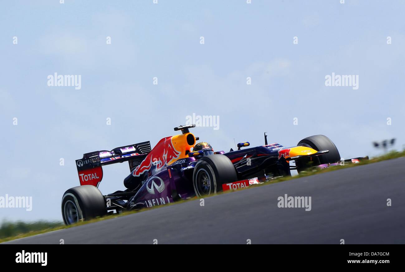 Nuerburg, Allemagne. Le 06 juillet, 2013. L'allemand Sebastian Vettel, pilote de Formule 1 de Red Bull oriente sa voiture au cours de la séance de qualifications sur le Nürburgring, Nuerburg, 06 juillet 2013. Le Grand Prix de Formule 1 d'Allemagne aura lieu le 07 juillet 2013. Photo : Jens Buettner/dpa Banque D'Images