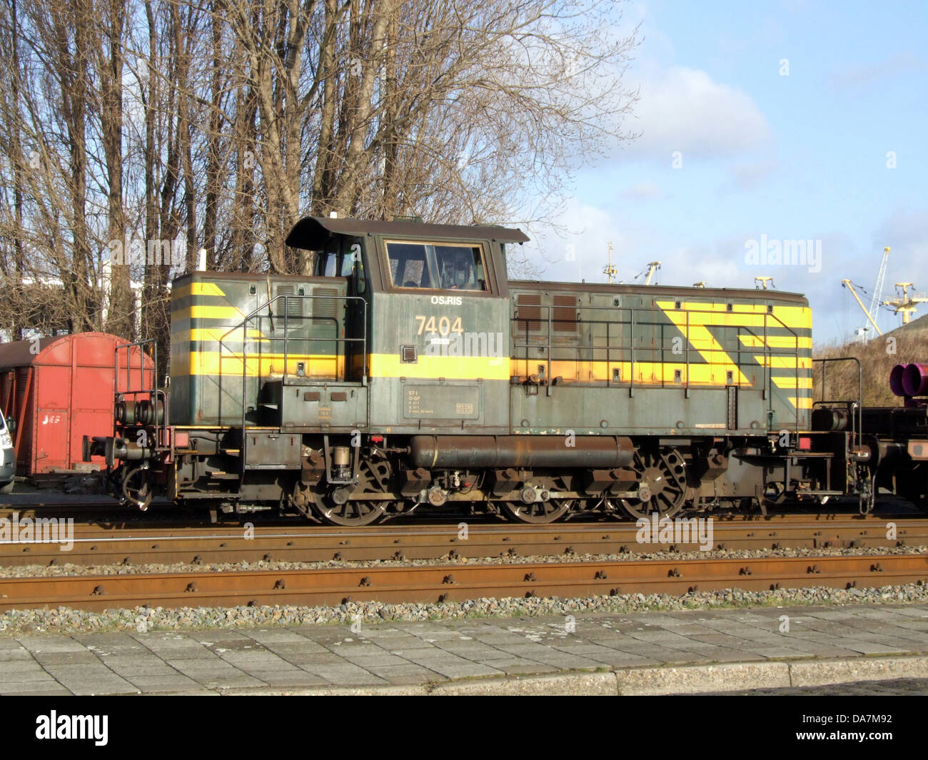 Cette image montre le B7404 Osiris, mettant en valeur le design élégant et la technologie avancée du véhicule. Il représente une ingénierie de pointe dans les transports modernes. Banque D'Images