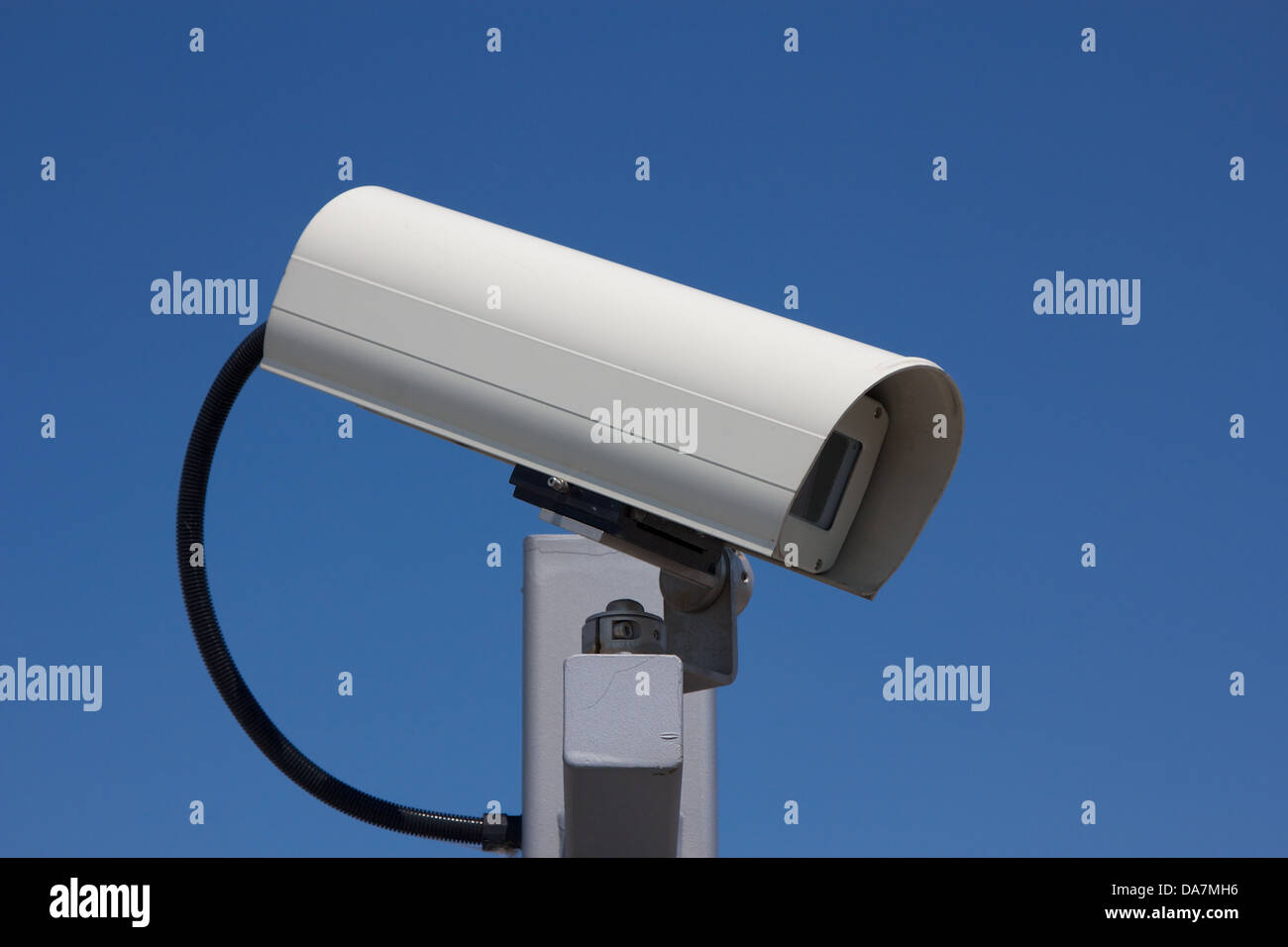 Close-up de caméra de surveillance extérieur moderne faisant face à droite. Banque D'Images