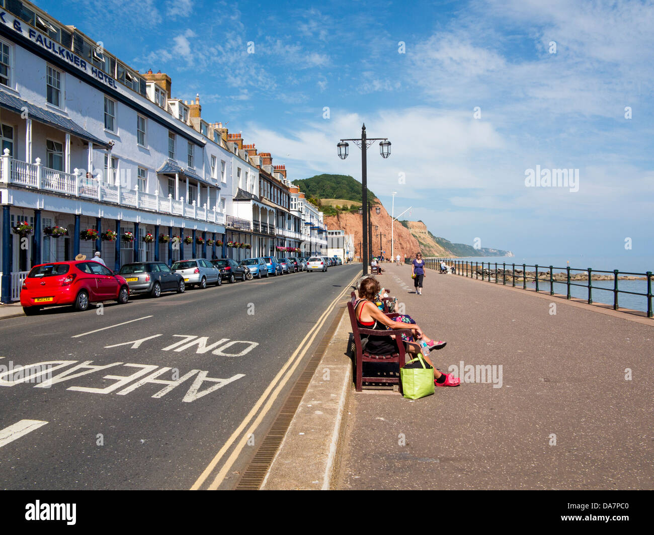 Route et promenade en bord de mer, Cornwall, Devon, Angleterre Banque D'Images