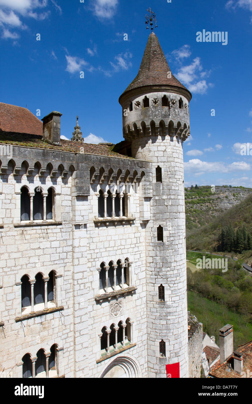 Vue de la basilique de St-Sauveur avec tourelle à Rocamadour, France Banque D'Images