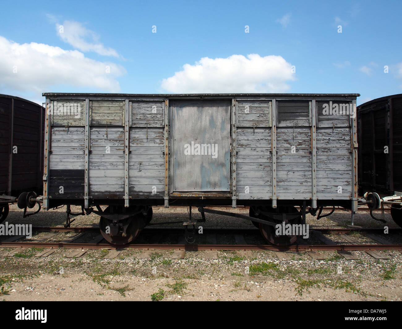 Cette image montre un wagon de chemin de fer danois du Mariager-Handest Veterans Railway. Le chemin de fer est un site historique qui préserve les trains et les voitures d'époque de l'histoire ferroviaire du Danemark. Banque D'Images