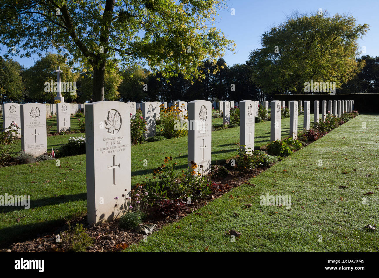 Tombes à Bény-sur-Mer le cimetière de guerre canadien Banque D'Images