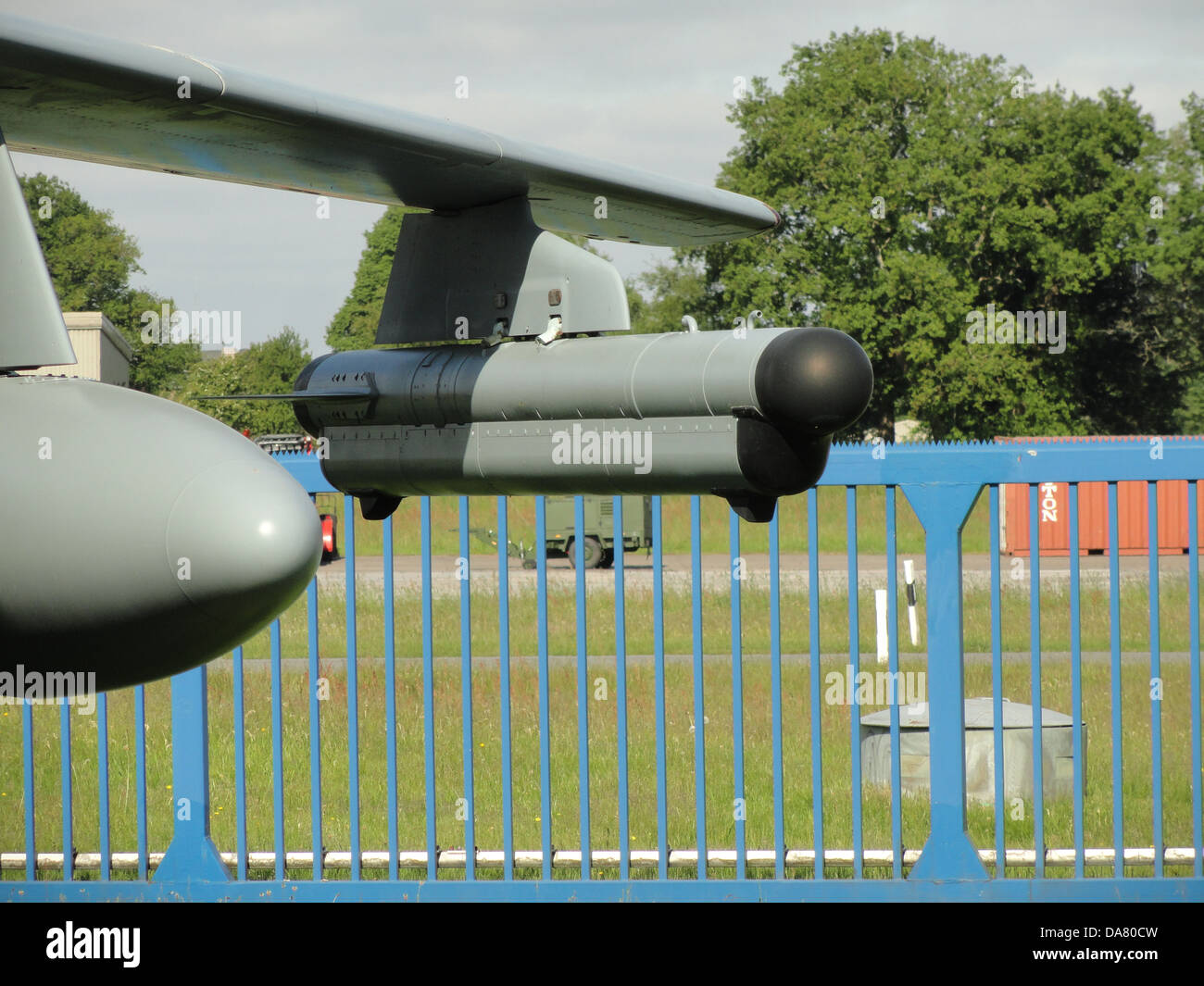 Photographie d'un avion Tornado (44+96) stationné à la base aérienne de Jagel, en Allemagne. Le Tornado est un avion de combat multi-rôle utilisé par l'armée de l'air allemande, connu pour sa polyvalence dans diverses missions. Banque D'Images