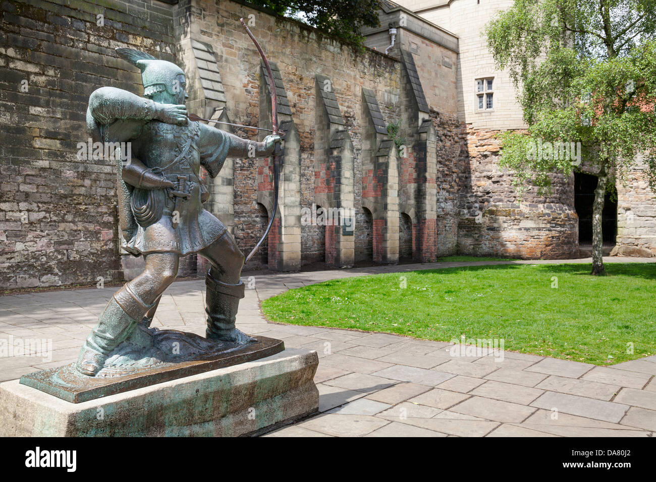 Statue de Robin des bois par le château de Nottingham, Nottingham, Nottinghamshire, Angleterre Banque D'Images