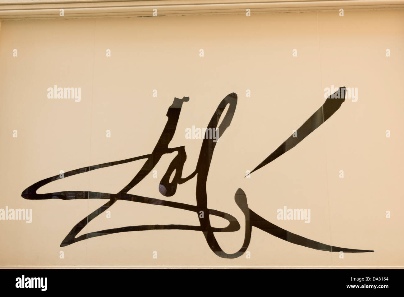 La signature de Dali en face de son musée à Figueres, Espagne Banque D'Images