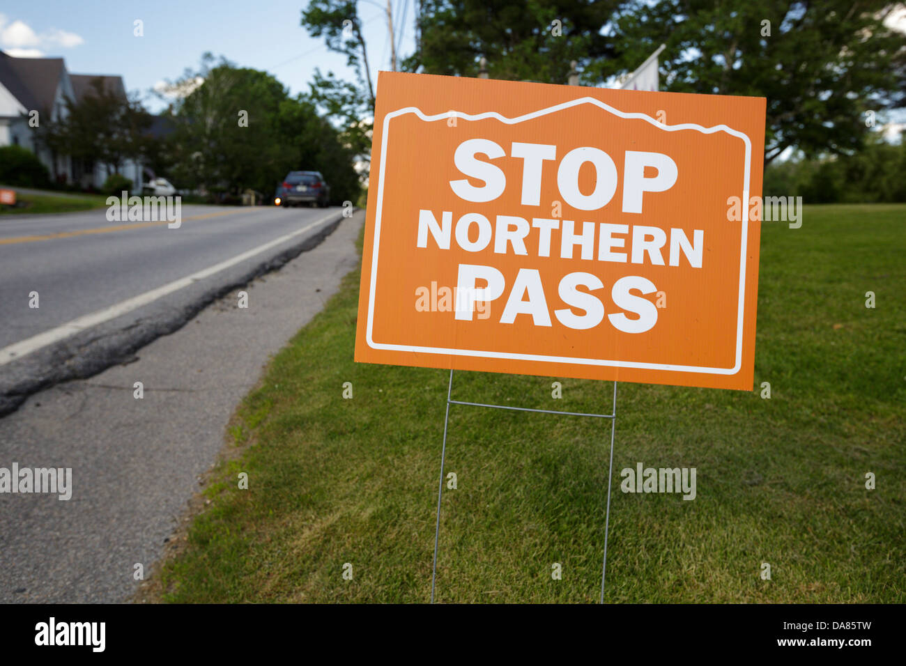 Arrêter le nord de passer le long de la route 117 à signer Sugar Hill, New Hampshire, USA Banque D'Images