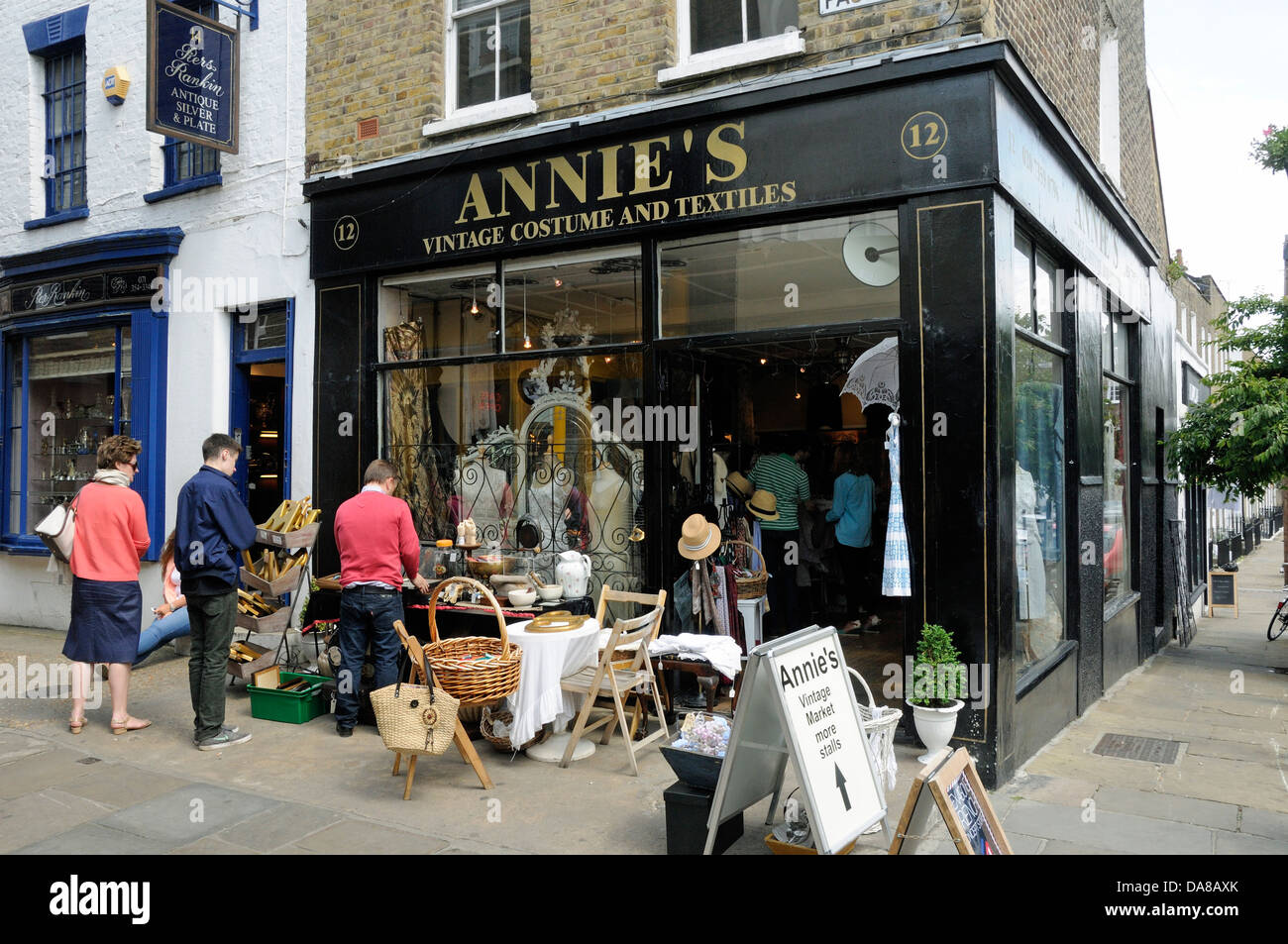 Annie's Vintage Costume et textiles, boutique Camden Passage, Islington,  Londres, Angleterre, Royaume-Uni Photo Stock - Alamy