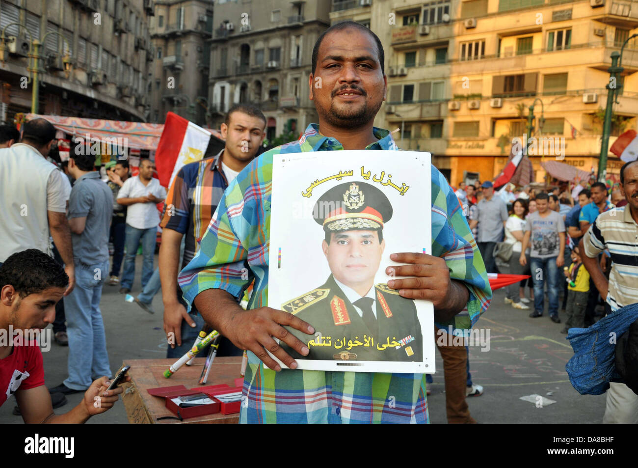 Le Caire, Le Caire, Égypte. 7 juillet, 2013. Des manifestants égyptiens prennent part à un rassemblement contre le président américain Barack Obama au Caire, la place Tahrir, Le 7 juillet 2013. Les adversaires de l'Égypte a destitué le président islamiste Mohamed Morsi paniers place Tahrir par dizaines de milliers pour montrer au monde son éviction n'était pas un coup d'État militaire mais le reflet de la volonté du peuple. Deux jours après avoir organisé des rassemblements islamistes a explosé en sang, les protestations sont venus comme une coalition qui a soutenu l'action militaire pour renverser Morsi aurait accepté de nommer un technocrate comme premier ministre (crédit Image : © Ahmed Asad APA/Images/ZUM Banque D'Images