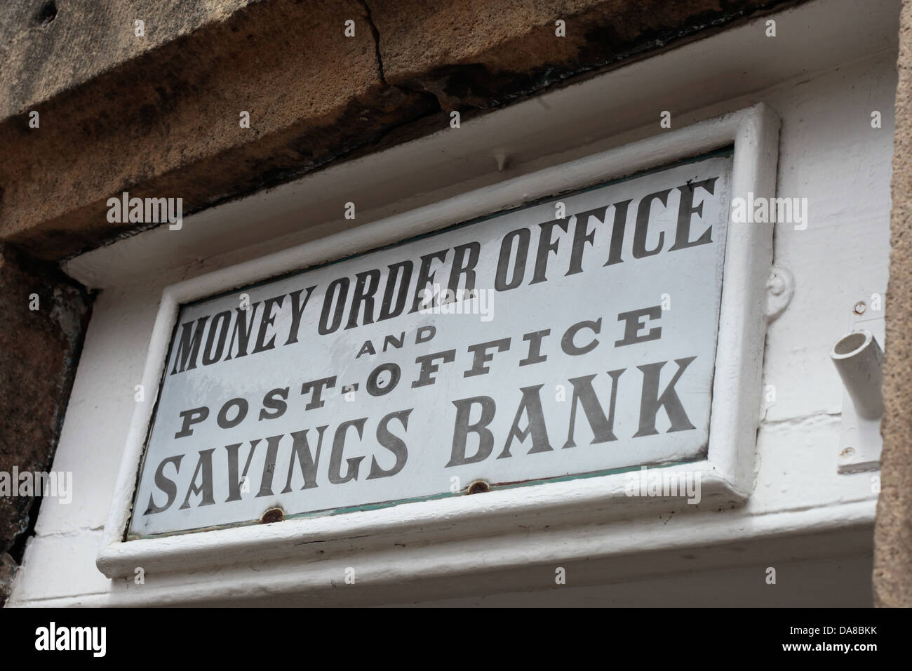 Blanchland bureau de poste, le Northumberland. L'un de seulement 3 boîtes aux lettres de l'époque victorienne au Royaume-Uni est situé ici. Banque D'Images