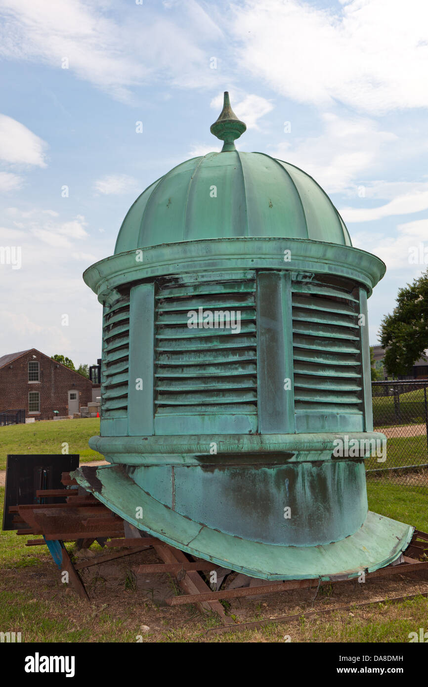 Coupole de cuivre de l'ancien pénitencier de l'État de Virginie sur l'affichage à Tredegar Iron Works à Richmond, Virginia Banque D'Images