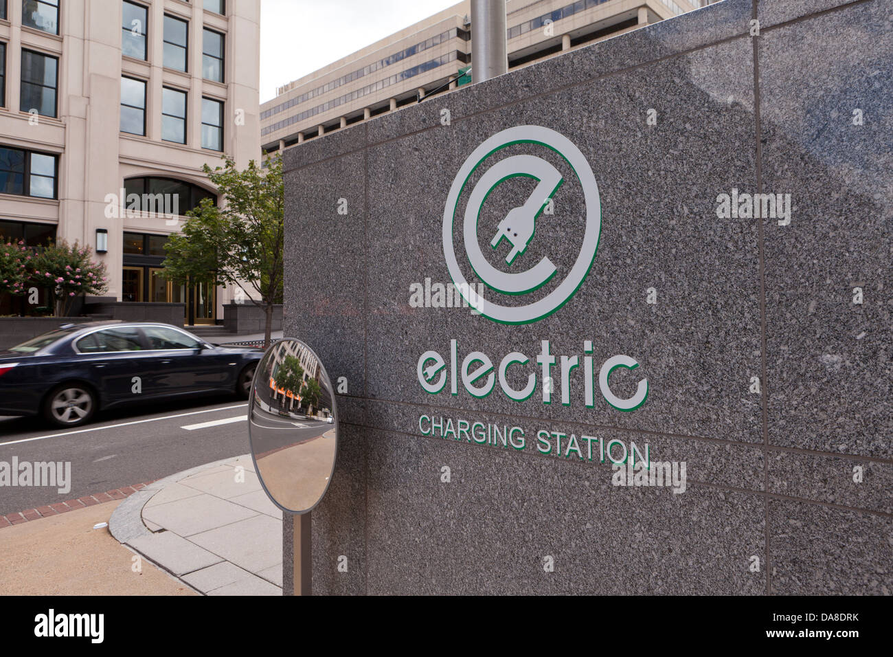 La station de recharge de véhicules électriques - Washington, DC USA Banque D'Images