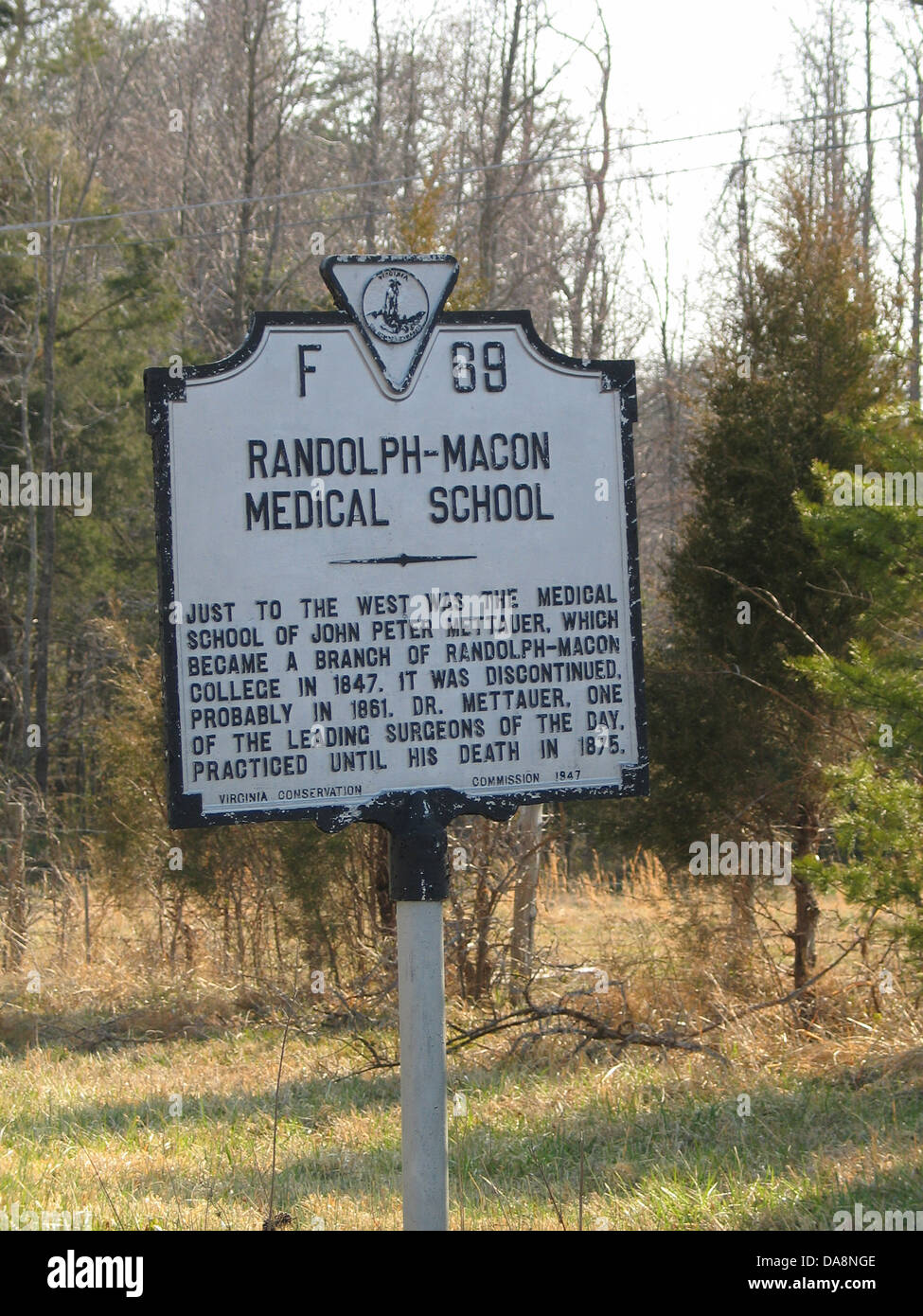 RANDOLPH-MACON Medical School, à l'ouest a été l'École de médecine de John Peter Mettauer, qui est devenu une succursale de site Randolph-Macon College en 1847. Elle a été abandonnée, probablement en 1861. Le Dr Mettauer, l'un des plus grands chirurgiens de la journée, pratiqué jusqu'à sa mort en 1875. Virginia Conservation Commission, 1947 Banque D'Images