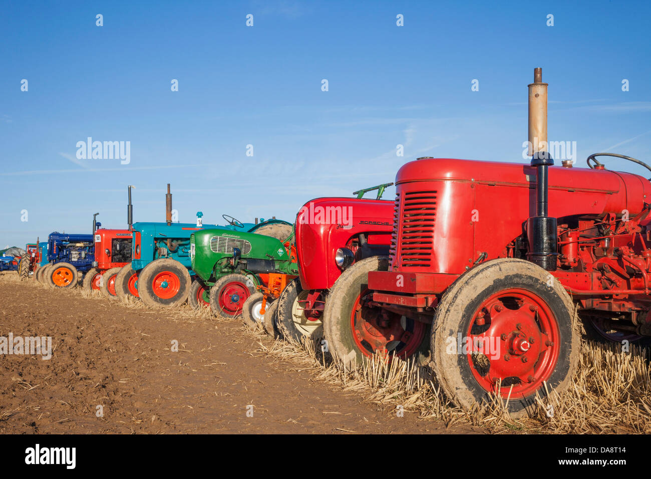 L'Angleterre, dans le Dorset, Blanford, le grand vapeur Dorset Fair, tracteurs Vintage Banque D'Images