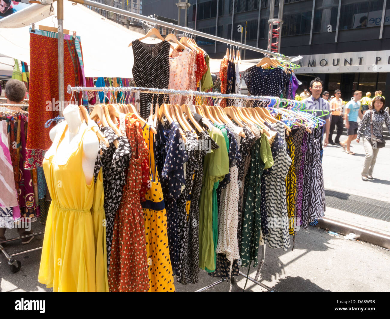 Summer Street juste à côté de Times Square, NYC Banque D'Images