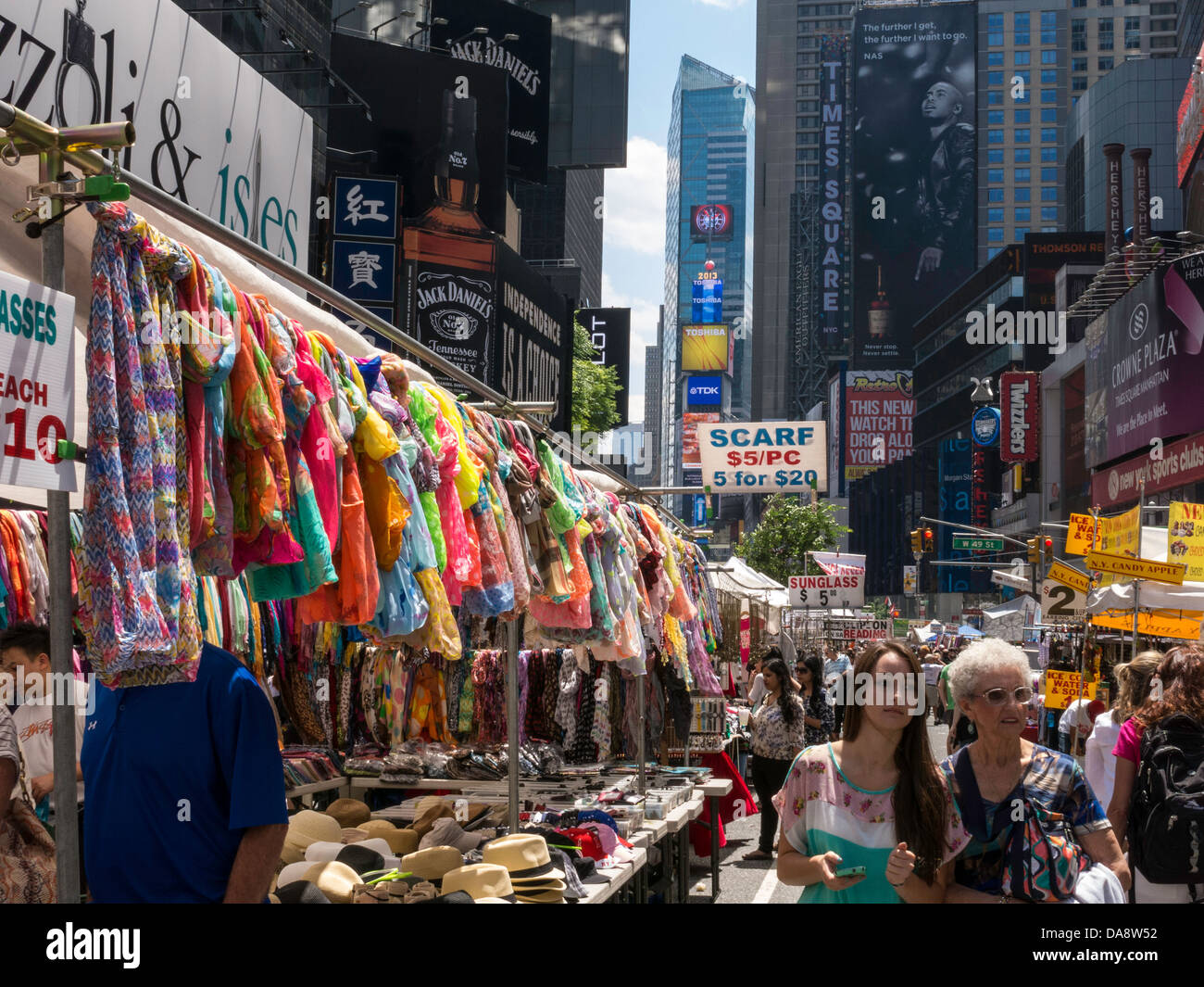 Summer Street juste à côté de Times Square, NYC Banque D'Images