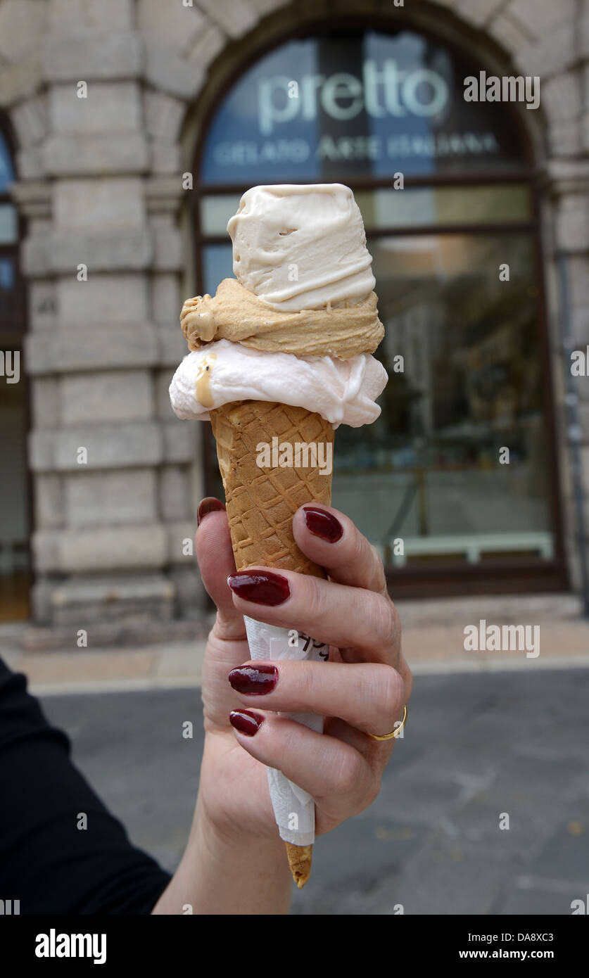 La crème glacée italienne aromatisée naturelle Vérone Italie Banque D'Images