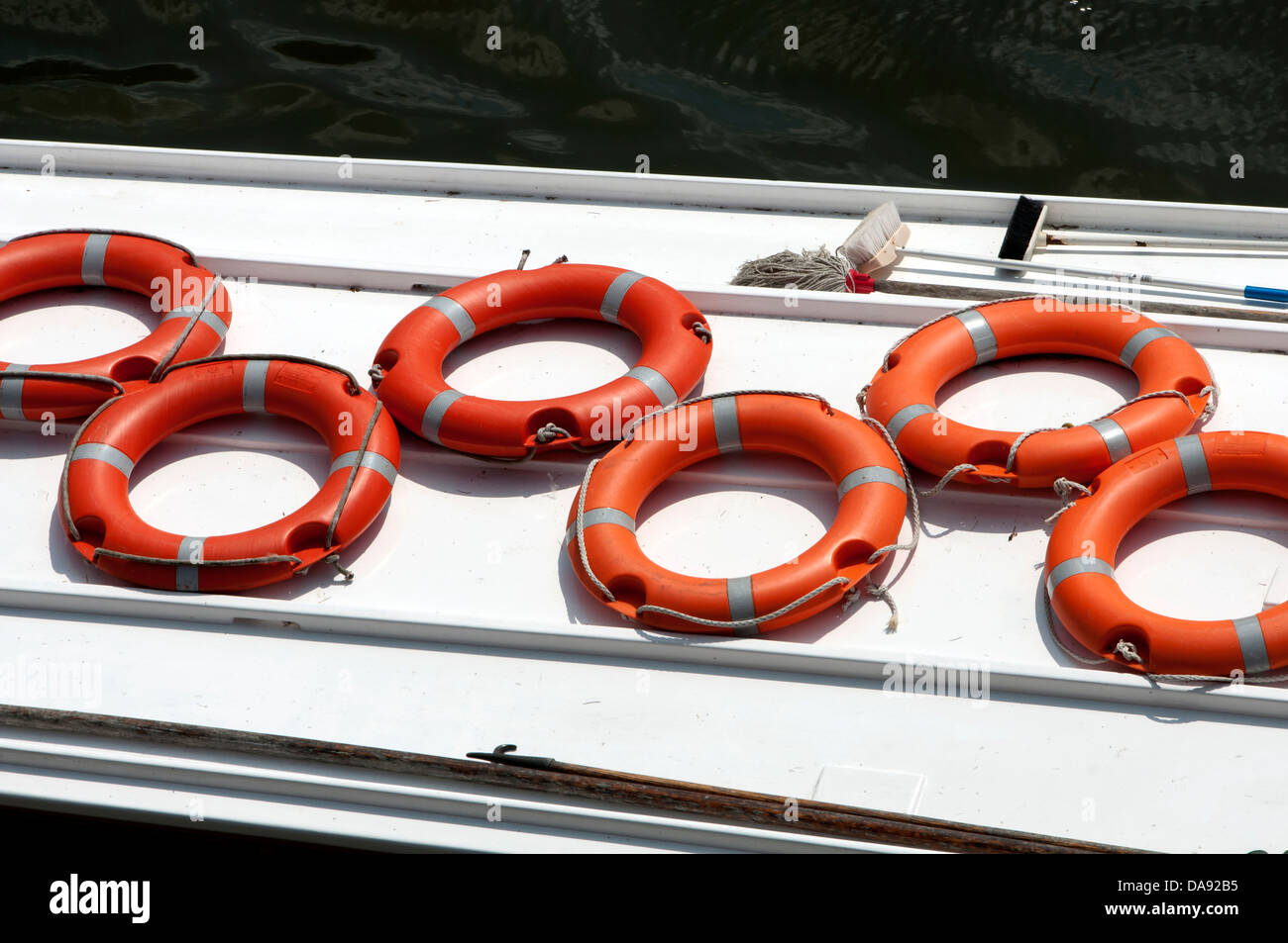 Ceintures de sauvetage sur un bateau de voyage, Stratford-upon-Avon, Royaume-Uni Banque D'Images