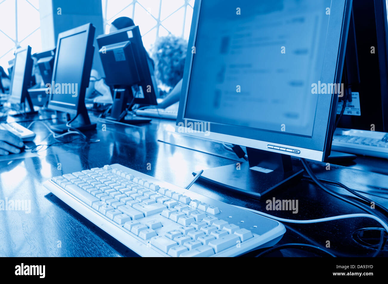 Ordinateur dans la bibliothèque Banque D'Images