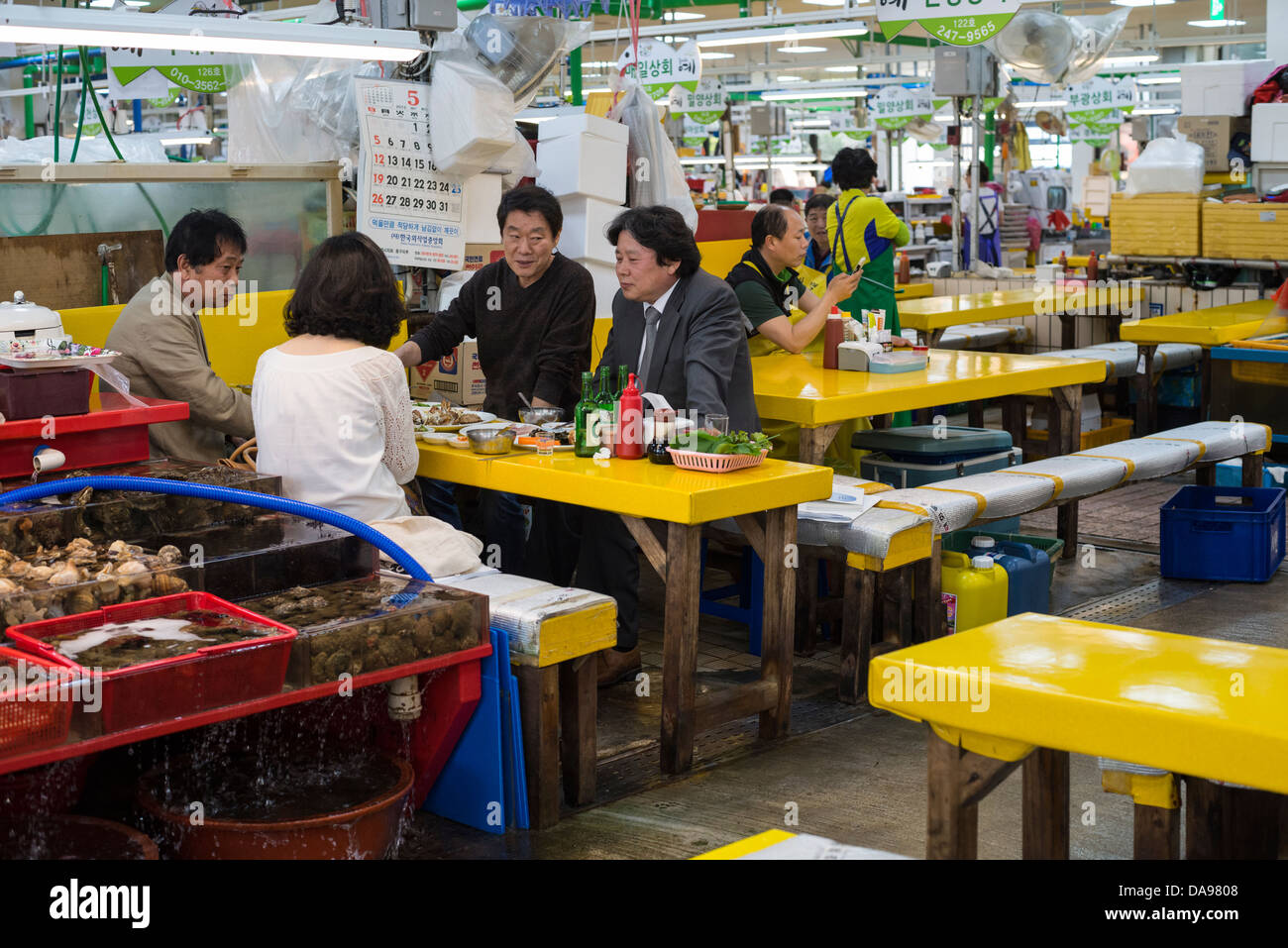 Restaurant de fruits de mer au marché aux poissons de Jagalchi, Busan, Corée du Sud Banque D'Images