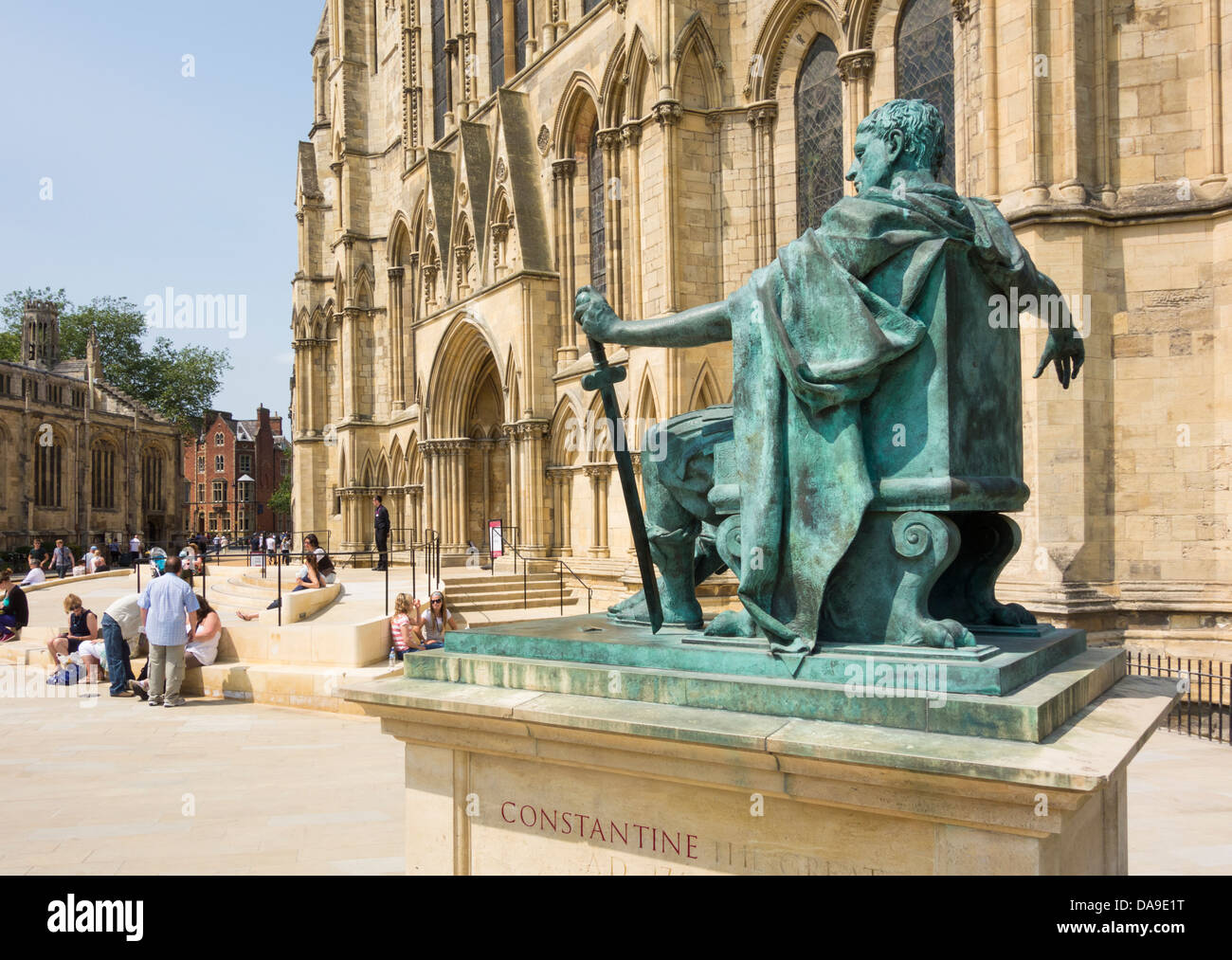 Statue de l'empereur romain Constantin le Grand à l'extérieur de la cathédrale de York, York, Yorkshire, Angleterre, Royaume-Uni Banque D'Images