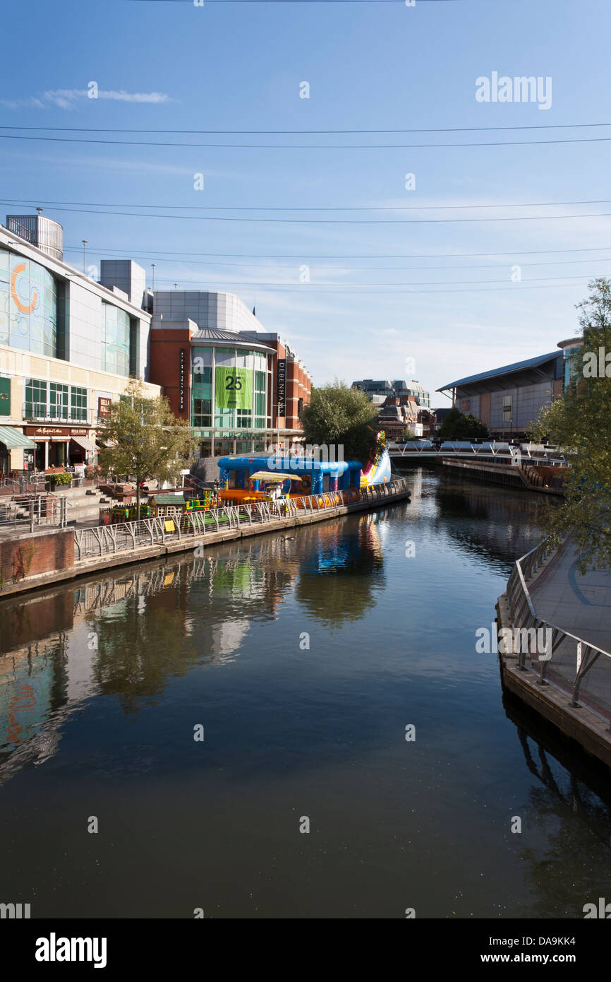 Le centre commercial Oracle dans la ville de Reading, Berkshire, Angleterre, GB, Royaume-Uni Banque D'Images