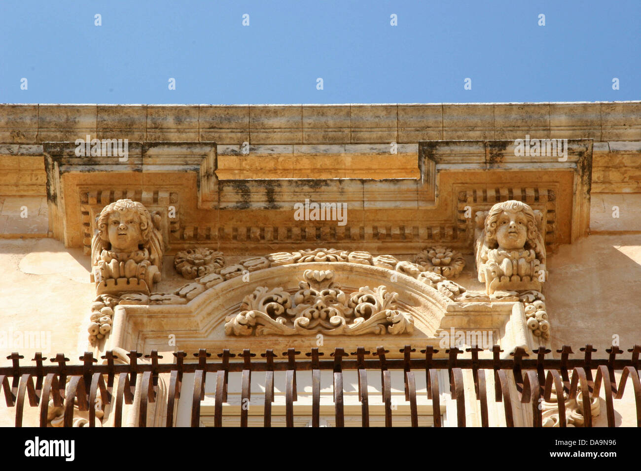 L'Italie, l'Europe, en Sicile, Noto, figures de pierre, des fresques en stuc, baroque, balcon Banque D'Images